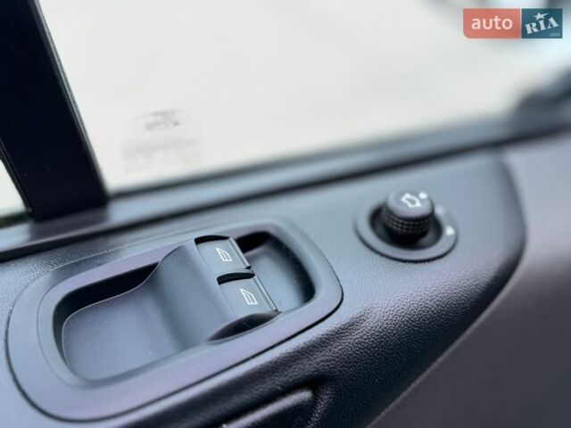 Белый Форд Транзит Кастом, объемом двигателя 2 л и пробегом 187 тыс. км за 15900 $, фото 16 на Automoto.ua