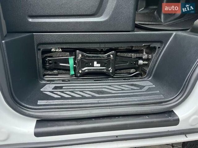 Білий Форд Транзит Кастом, об'ємом двигуна 2 л та пробігом 216 тис. км за 17800 $, фото 45 на Automoto.ua