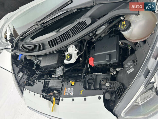 Белый Форд Транзит Кастом, объемом двигателя 2 л и пробегом 178 тыс. км за 18900 $, фото 45 на Automoto.ua