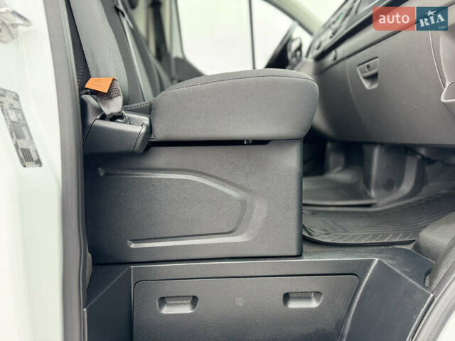 Белый Форд Транзит Кастом, объемом двигателя 2 л и пробегом 230 тыс. км за 21500 $, фото 63 на Automoto.ua