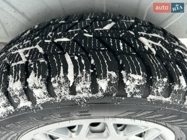 Белый Форд Транзит Кастом, объемом двигателя 2 л и пробегом 178 тыс. км за 18900 $, фото 12 на Automoto.ua