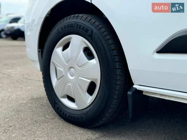 Белый Форд Транзит Кастом, объемом двигателя 2 л и пробегом 230 тыс. км за 21500 $, фото 12 на Automoto.ua