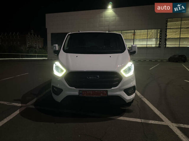 Белый Форд Транзит Кастом, объемом двигателя 2 л и пробегом 243 тыс. км за 17900 $, фото 1 на Automoto.ua
