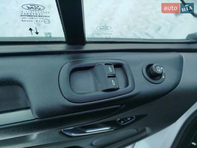 Белый Форд Транзит Кастом, объемом двигателя 2 л и пробегом 225 тыс. км за 15900 $, фото 27 на Automoto.ua