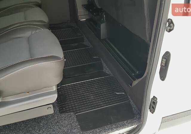 Белый Форд Транзит Кастом, объемом двигателя 2 л и пробегом 142 тыс. км за 18400 $, фото 52 на Automoto.ua