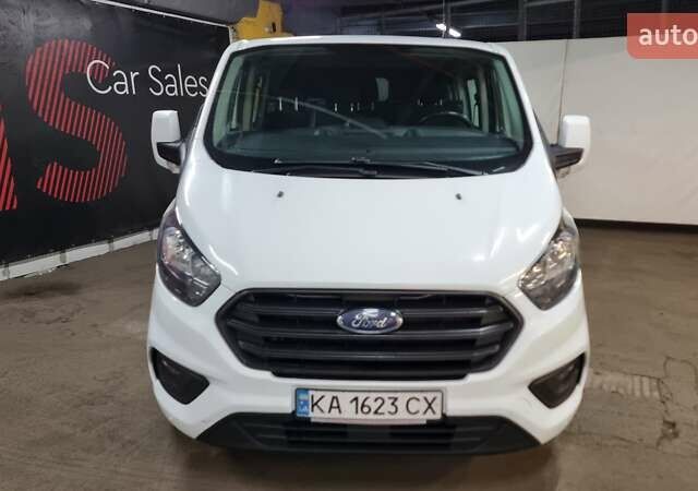 Белый Форд Транзит Кастом, объемом двигателя 2 л и пробегом 225 тыс. км за 18500 $, фото 1 на Automoto.ua