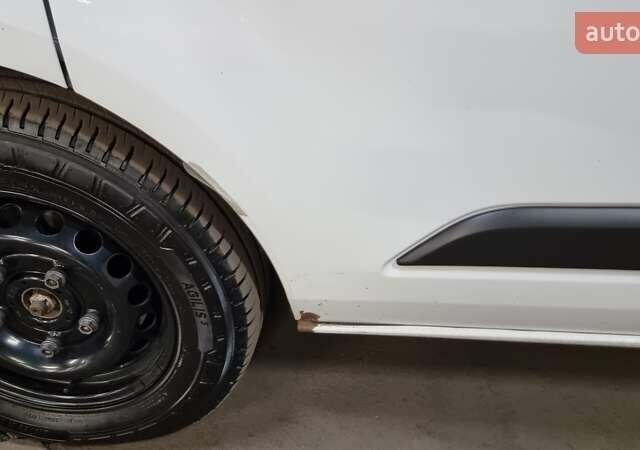 Белый Форд Транзит Кастом, объемом двигателя 2 л и пробегом 225 тыс. км за 18500 $, фото 18 на Automoto.ua