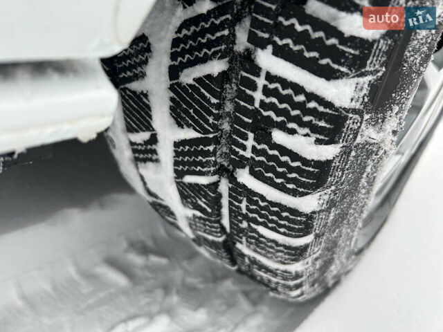 Белый Форд Транзит Кастом, объемом двигателя 2 л и пробегом 178 тыс. км за 18900 $, фото 53 на Automoto.ua