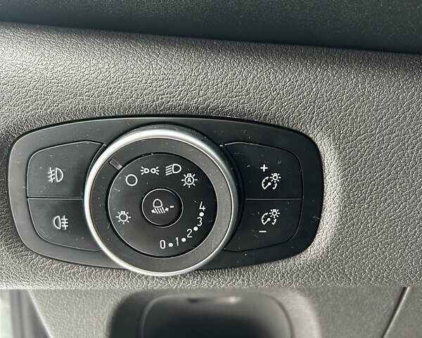 Белый Форд Транзит Кастом, объемом двигателя 2 л и пробегом 178 тыс. км за 18900 $, фото 19 на Automoto.ua