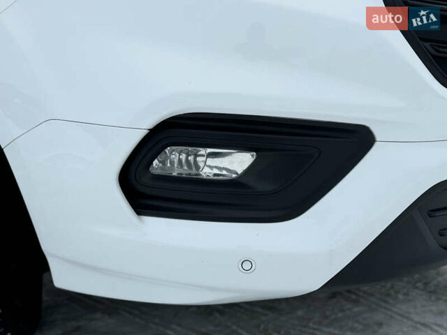 Белый Форд Транзит Кастом, объемом двигателя 2 л и пробегом 230 тыс. км за 21500 $, фото 24 на Automoto.ua