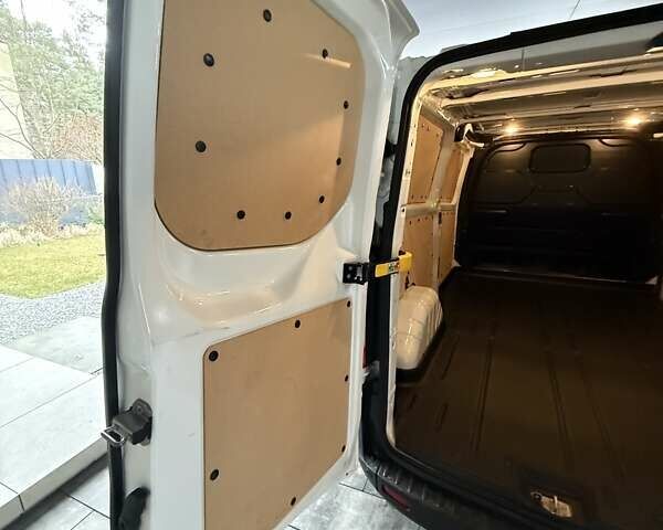 Белый Форд Транзит Кастом, объемом двигателя 2.2 л и пробегом 16 тыс. км за 27797 $, фото 10 на Automoto.ua