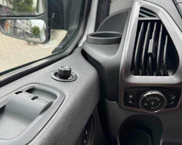 Форд Транзит Кастом 2015 в Ровно на Automoto.ua Белый Форд Транзит Кастом, объемом двигателя 2.2 л и пробегом 279 тыс. км за 11700 $, фото 21 на Automoto.ua