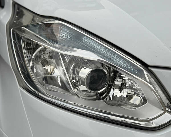 Форд Транзит Кастом 2015 в Ровно на Automoto.ua Белый Форд Транзит Кастом, объемом двигателя 2.2 л и пробегом 279 тыс. км за 11700 $, фото 5 на Automoto.ua