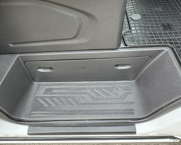 Форд Транзит Кастом 2015 в Ровно на Automoto.ua Белый Форд Транзит Кастом, объемом двигателя 2.2 л и пробегом 279 тыс. км за 11700 $, фото 23 на Automoto.ua