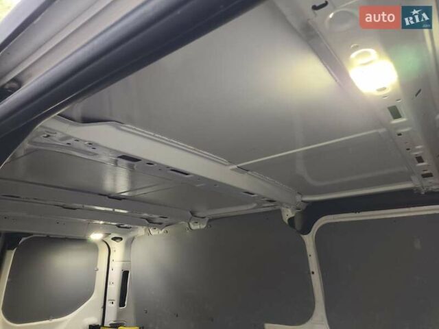 Білий Форд Транзит Кастом, об'ємом двигуна 2.2 л та пробігом 220 тис. км за 14000 $, фото 6 на Automoto.ua