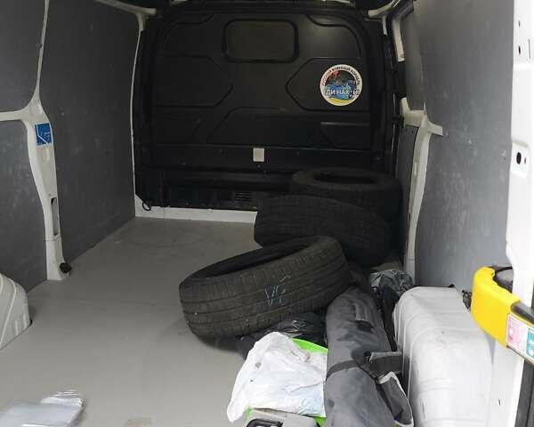 Білий Форд Транзит Кастом, об'ємом двигуна 2.2 л та пробігом 220 тис. км за 14000 $, фото 13 на Automoto.ua