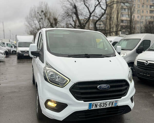 Белый Форд Транзит Кастом, объемом двигателя 2 л и пробегом 240 тыс. км за 15950 $, фото 1 на Automoto.ua