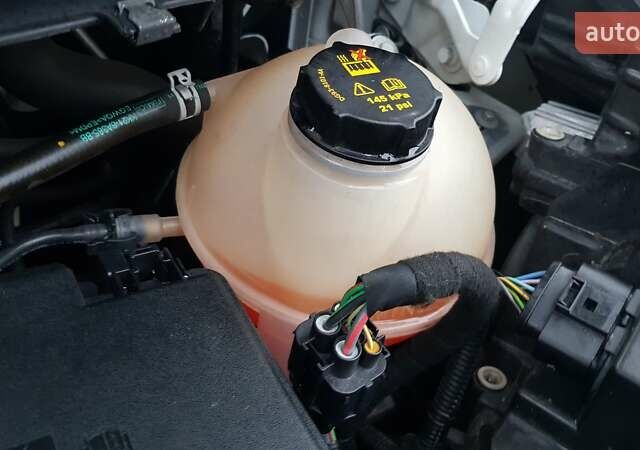 Белый Форд Транзит Кастом, объемом двигателя 2 л и пробегом 145 тыс. км за 16900 $, фото 59 на Automoto.ua