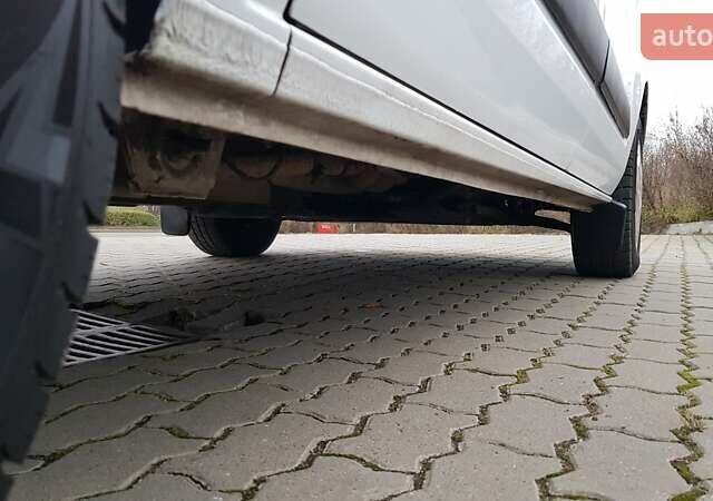 Белый Форд Транзит Кастом, объемом двигателя 2 л и пробегом 145 тыс. км за 16900 $, фото 63 на Automoto.ua