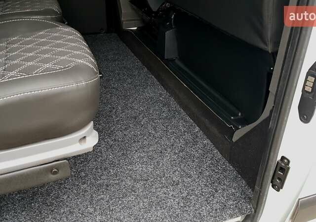 Белый Форд Транзит Кастом, объемом двигателя 2 л и пробегом 145 тыс. км за 16900 $, фото 47 на Automoto.ua