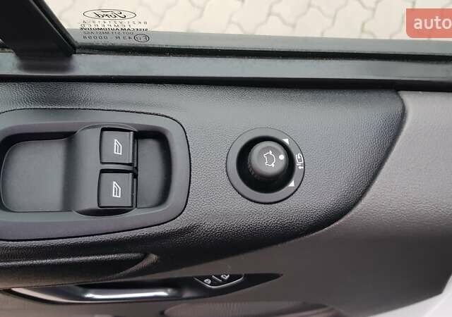 Белый Форд Транзит Кастом, объемом двигателя 2 л и пробегом 145 тыс. км за 16900 $, фото 14 на Automoto.ua