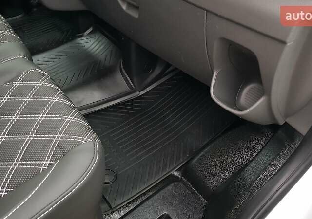 Белый Форд Транзит Кастом, объемом двигателя 2 л и пробегом 145 тыс. км за 16900 $, фото 42 на Automoto.ua