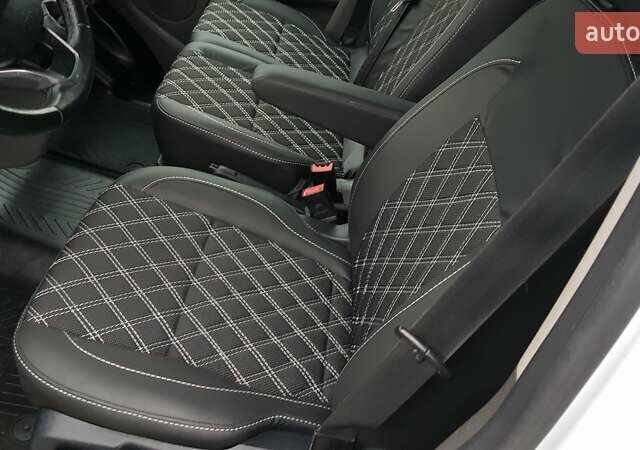 Белый Форд Транзит Кастом, объемом двигателя 2 л и пробегом 145 тыс. км за 16900 $, фото 35 на Automoto.ua