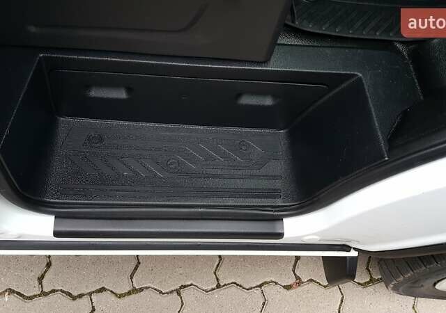 Белый Форд Транзит Кастом, объемом двигателя 2 л и пробегом 145 тыс. км за 16900 $, фото 44 на Automoto.ua