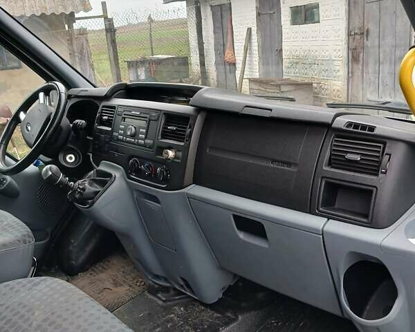 Белый Форд Транзит Кастом, объемом двигателя 0 л и пробегом 210 тыс. км за 12000 $, фото 1 на Automoto.ua