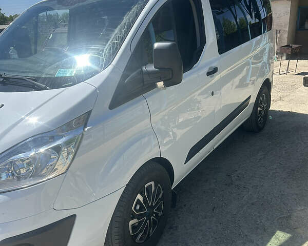 Белый Форд Транзит Кастом, объемом двигателя 2.2 л и пробегом 195 тыс. км за 15000 $, фото 2 на Automoto.ua