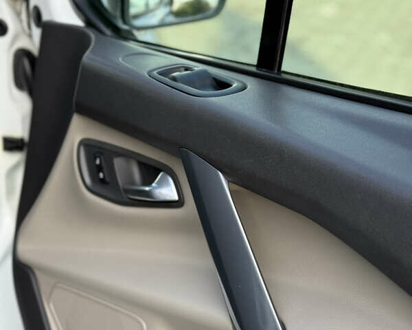 Белый Форд Транзит Кастом, объемом двигателя 2.2 л и пробегом 196 тыс. км за 16800 $, фото 51 на Automoto.ua