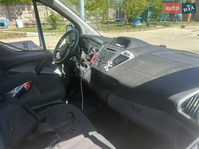 Белый Форд Транзит Кастом, объемом двигателя 2.2 л и пробегом 195 тыс. км за 15000 $, фото 5 на Automoto.ua