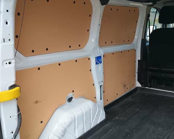 Белый Форд Транзит Кастом, объемом двигателя 2.2 л и пробегом 205 тыс. км за 9900 $, фото 3 на Automoto.ua