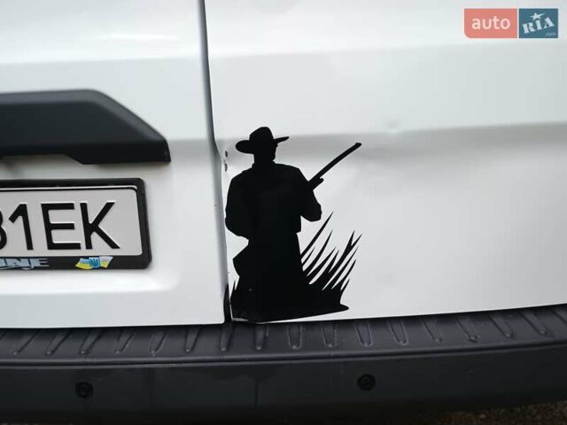 Белый Форд Транзит Кастом, объемом двигателя 2.2 л и пробегом 205 тыс. км за 9900 $, фото 1 на Automoto.ua