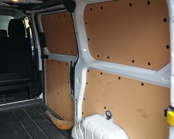 Белый Форд Транзит Кастом, объемом двигателя 2.2 л и пробегом 205 тыс. км за 9900 $, фото 2 на Automoto.ua