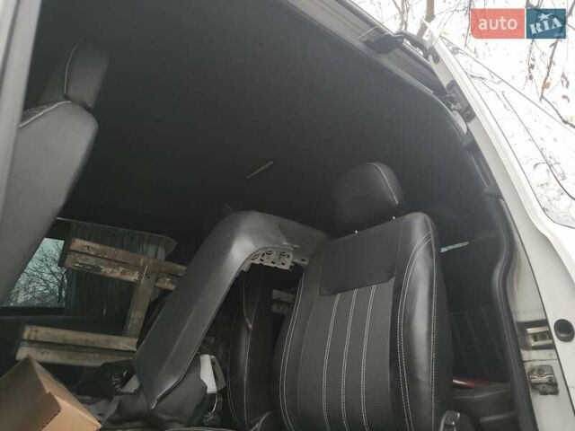 Білий Форд Транзит Кастом, об'ємом двигуна 2.2 л та пробігом 251 тис. км за 10999 $, фото 3 на Automoto.ua