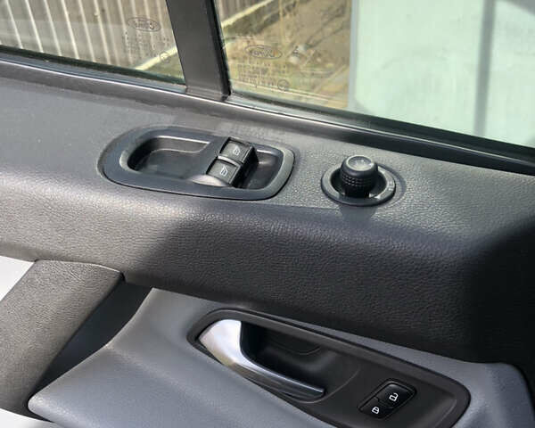 Белый Форд Транзит Кастом, объемом двигателя 2.2 л и пробегом 197 тыс. км за 14900 $, фото 13 на Automoto.ua