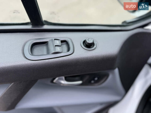 Білий Форд Транзит Кастом, об'ємом двигуна 2.2 л та пробігом 191 тис. км за 16800 $, фото 82 на Automoto.ua