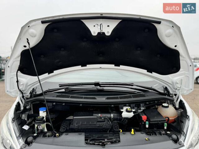 Білий Форд Транзит Кастом, об'ємом двигуна 2.2 л та пробігом 191 тис. км за 16800 $, фото 96 на Automoto.ua