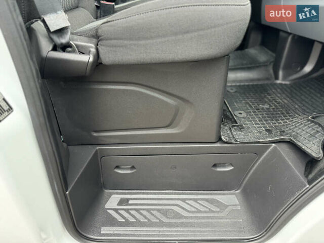 Білий Форд Транзит Кастом, об'ємом двигуна 2.2 л та пробігом 191 тис. км за 16800 $, фото 64 на Automoto.ua