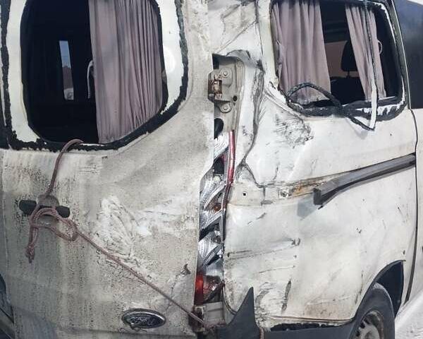 Білий Форд Транзит Кастом, об'ємом двигуна 2.2 л та пробігом 276 тис. км за 5500 $, фото 1 на Automoto.ua