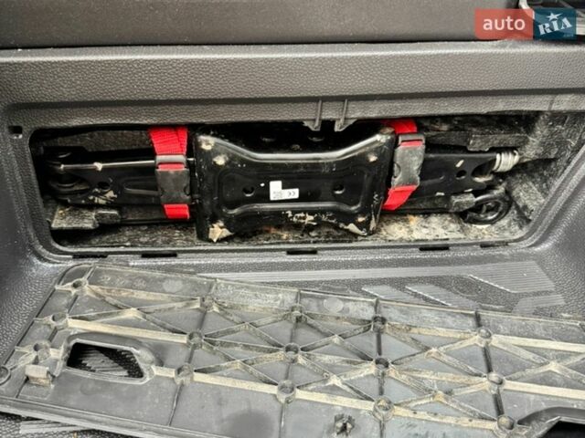 Білий Форд Транзит Кастом, об'ємом двигуна 2.2 л та пробігом 230 тис. км за 11500 $, фото 13 на Automoto.ua