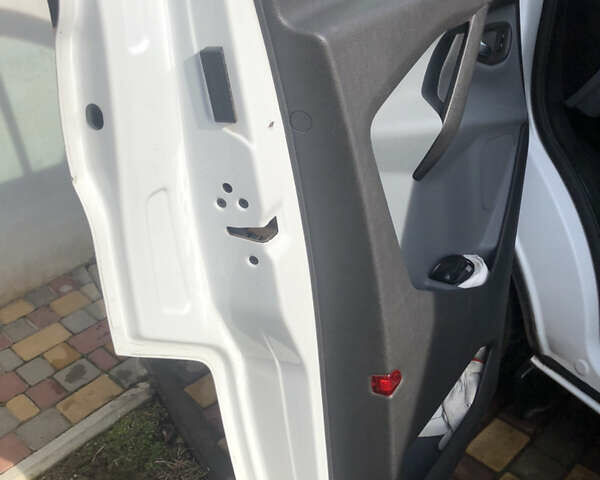 Белый Форд Транзит Кастом, объемом двигателя 2.2 л и пробегом 197 тыс. км за 14900 $, фото 15 на Automoto.ua