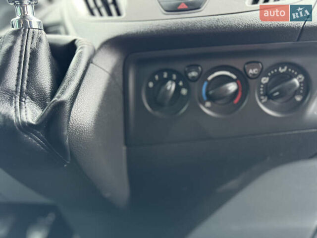 Білий Форд Транзит Кастом, об'ємом двигуна 2.2 л та пробігом 191 тис. км за 16800 $, фото 68 на Automoto.ua