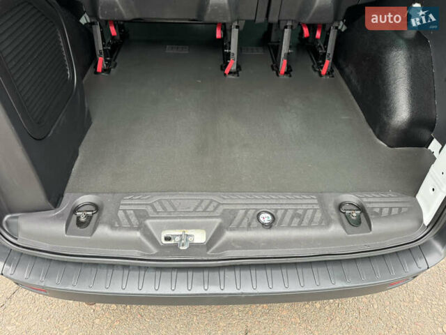 Білий Форд Транзит Кастом, об'ємом двигуна 2.2 л та пробігом 191 тис. км за 16800 $, фото 28 на Automoto.ua