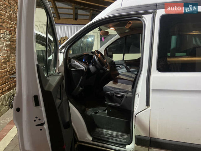 Білий Форд Транзит Кастом, об'ємом двигуна 2.2 л та пробігом 146 тис. км за 18000 $, фото 2 на Automoto.ua