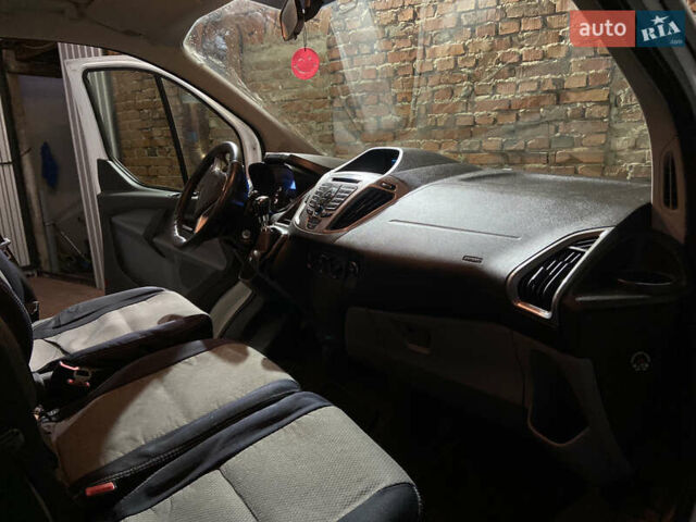 Білий Форд Транзит Кастом, об'ємом двигуна 2.2 л та пробігом 146 тис. км за 18000 $, фото 6 на Automoto.ua