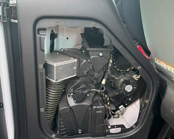 Белый Форд Транзит Кастом, объемом двигателя 2 л и пробегом 177 тыс. км за 18500 $, фото 77 на Automoto.ua