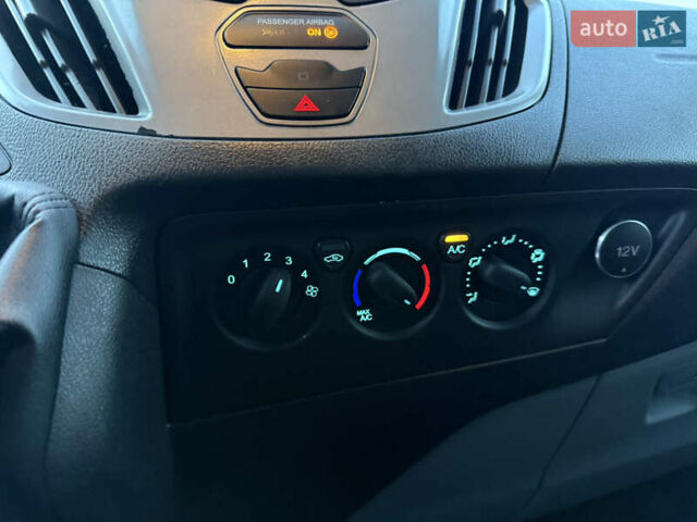 Белый Форд Транзит Кастом, объемом двигателя 2 л и пробегом 178 тыс. км за 16700 $, фото 50 на Automoto.ua