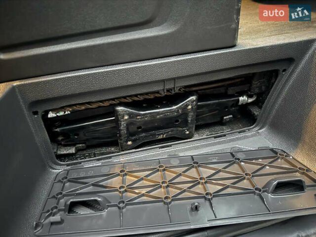 Белый Форд Транзит Кастом, объемом двигателя 2 л и пробегом 177 тыс. км за 16700 $, фото 39 на Automoto.ua